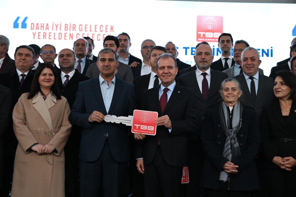 “Bütün belediyeler de bizim başkanlar da bizim”