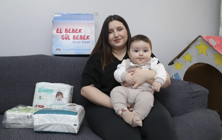 MERSİN BÜYÜKŞEHİR BEBEKLİ AİLELERE SOSYAL DESTEKLERİNİ SÜRDÜRÜYOR