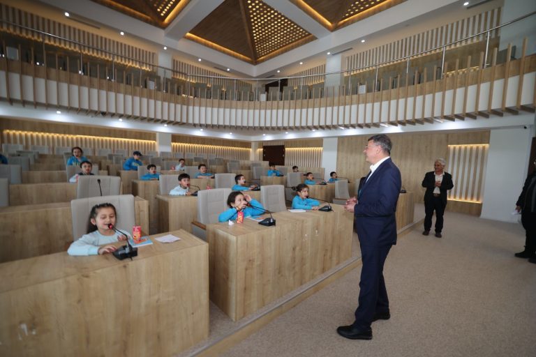 Minik Öğrencilerden Silifke Belediyesi’ne Anlamlı Ziyaret