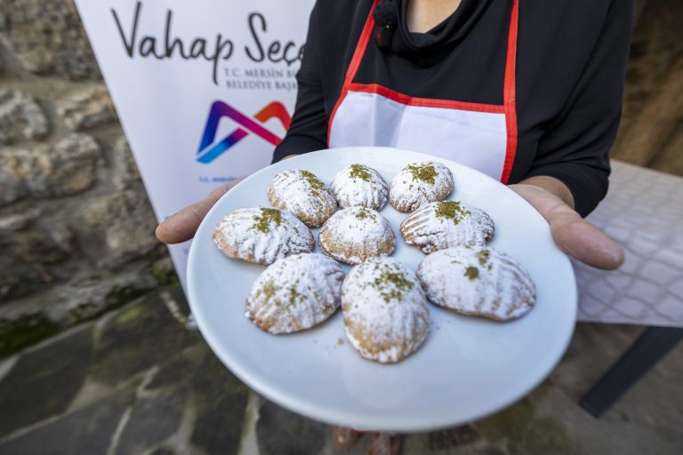 MERSİN BÜYÜKŞEHİR’İN ‘TARSUSİ YÖRESEL YEMEK HİKAYELERİ’ PROJESİ TÜM HIZIYLA SÜRÜYOR