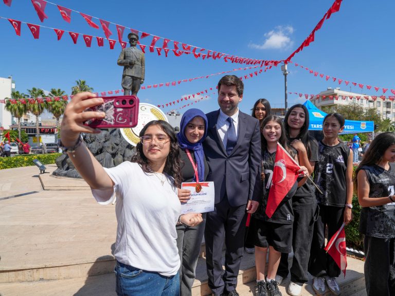 TARSUS’TA 19 MAYIS PROGRAMI RESMİ TÖRENLERLE GERÇEKLEŞTİRİLDİ