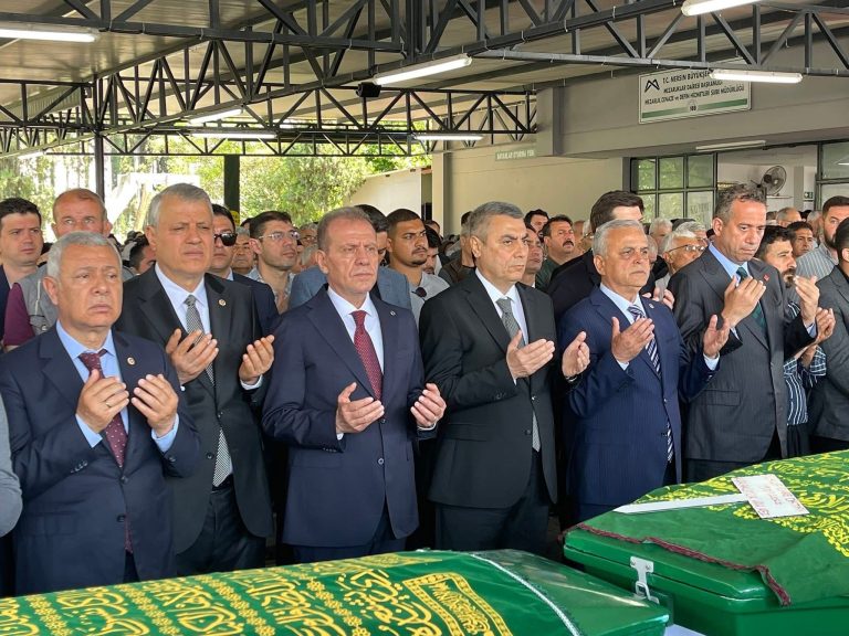 TARSUS’TA SALDIRIDA HAYATINI KAYBEDENLER SON YOLCULUĞUNA UĞURLANDI