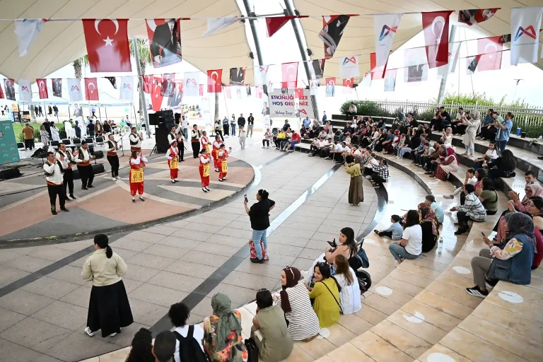 MERSİN BÜYÜKŞEHİR’İN ‘ENGELLERİ BİRLİKTE AŞACAĞIZ’ MESAJI MERSİN’DEN YÜKSELDİ