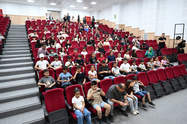 ŞEHİR TİYATROSU, ÇOCUKLARI FARKINDALIK DOLU BİR YOLCULUĞA ÇIKARDI