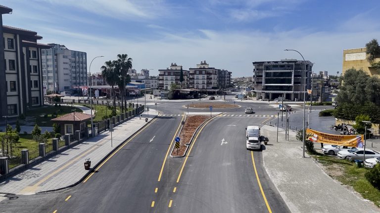MERSİN BÜYÜKŞEHİR TRAFİK AKIŞINI HIZLANDIRAN FAALİYETLERİNİ SÜRDÜRÜYOR