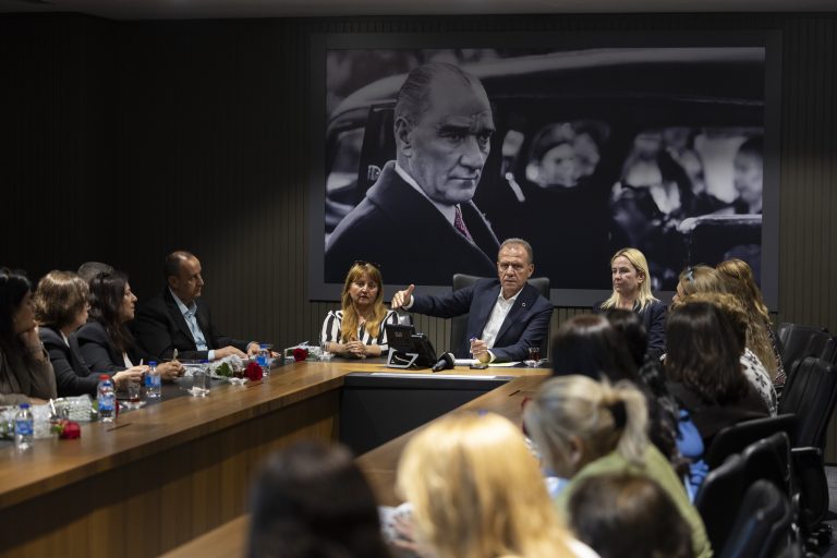 KADIN MUHTARLAR, BAŞKAN SEÇER’İ ZİYARET ETTİ