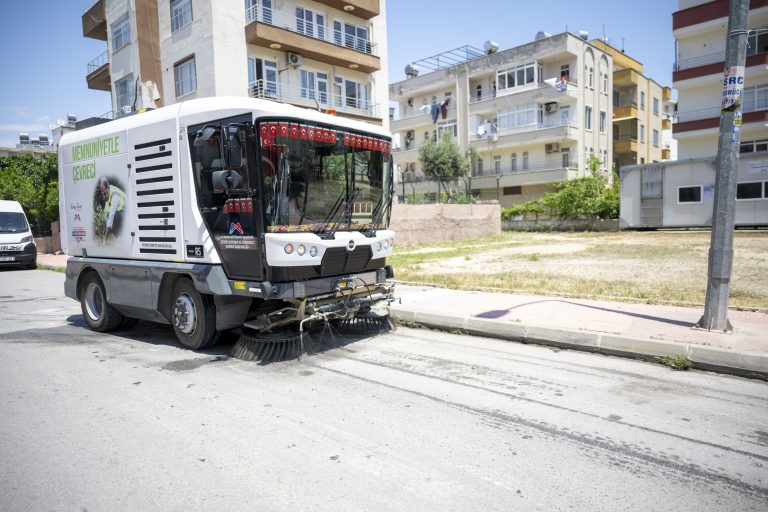 MERSİN BÜYÜKŞEHİR’DEN KURBAN KESİM ALANLARINDA TEMİZLİK MESAİSİ
