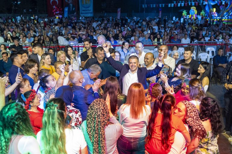MEZİTLİ  7. ÖRTÜALTI ÜZÜM FESTİVALİ COŞKUYLA KUTLANDI