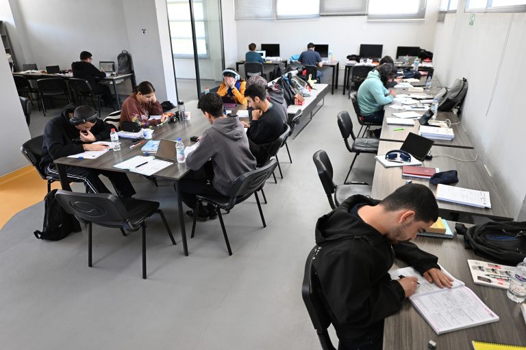 ‘EĞİTİME DESTEK, GELECEĞE YATIRIM’ İLKESİ İLE MERSİN BÜYÜKŞEHİR ÖĞRENCİLERİN YANINDA