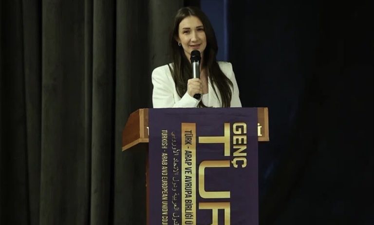 GENÇ TURAB’I ULUSLARARASI VİZYONLA BULUŞTURAN KURUCU BAŞKAN MERVE TEPRETMEZ GÖREVİNDEN AYRILDI